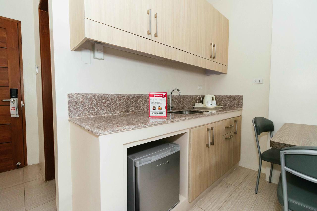 Готель Reddoorz Premium @ Sampaloc Makati Makati City Екстер'єр фото