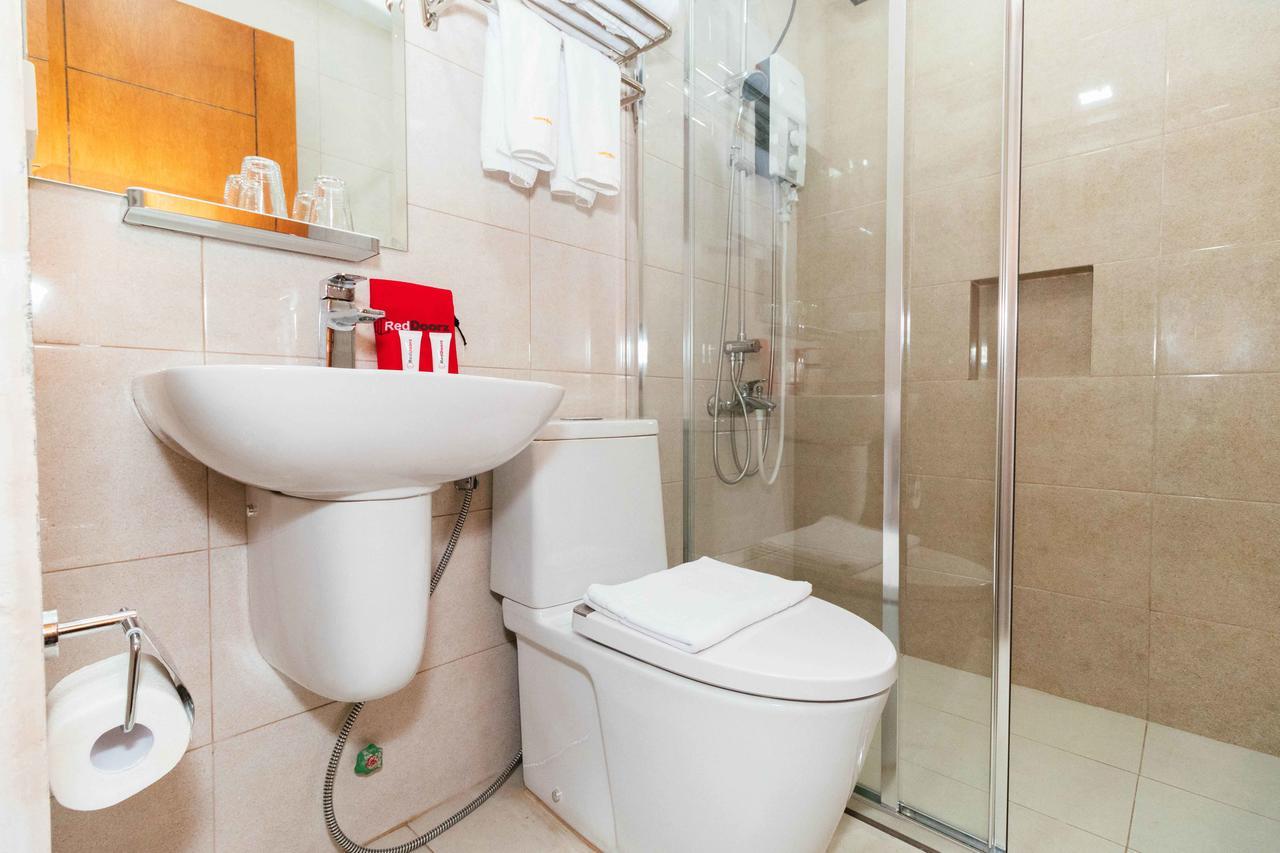 Готель Reddoorz Premium @ Sampaloc Makati Makati City Екстер'єр фото