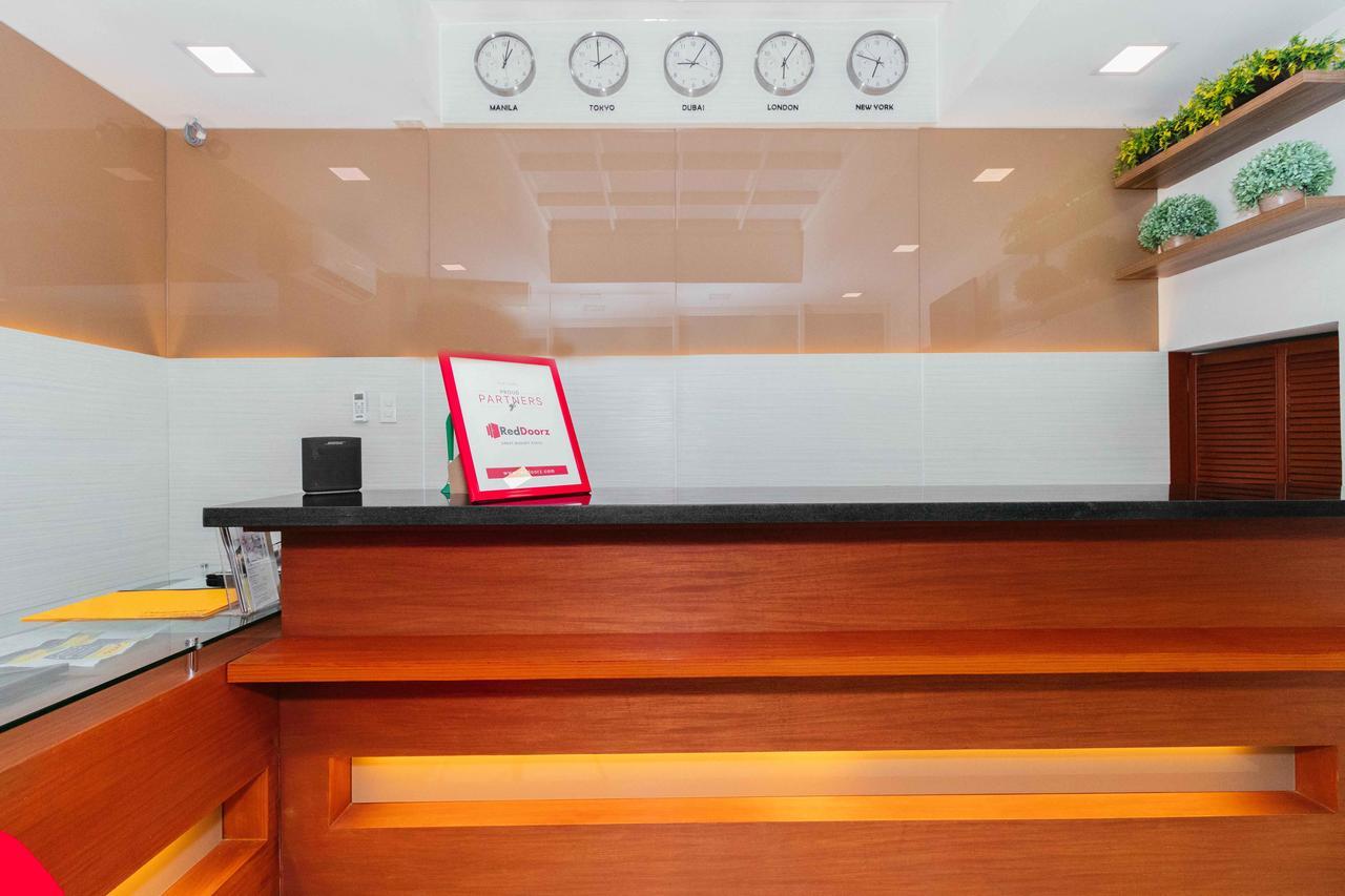 Готель Reddoorz Premium @ Sampaloc Makati Makati City Екстер'єр фото