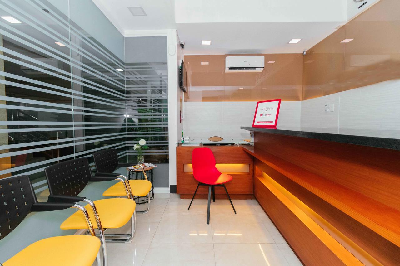 Готель Reddoorz Premium @ Sampaloc Makati Makati City Екстер'єр фото