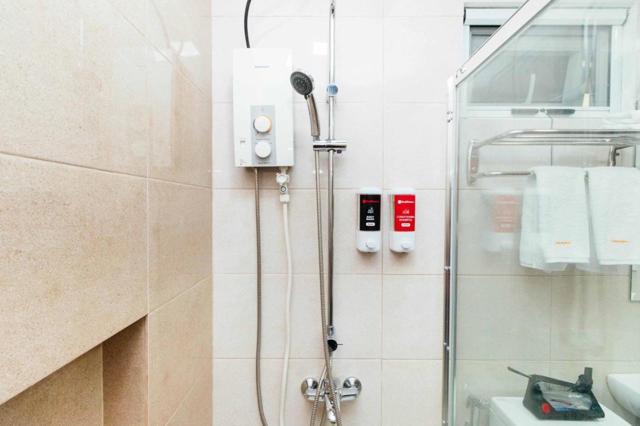 Готель Reddoorz Premium @ Sampaloc Makati Makati City Екстер'єр фото