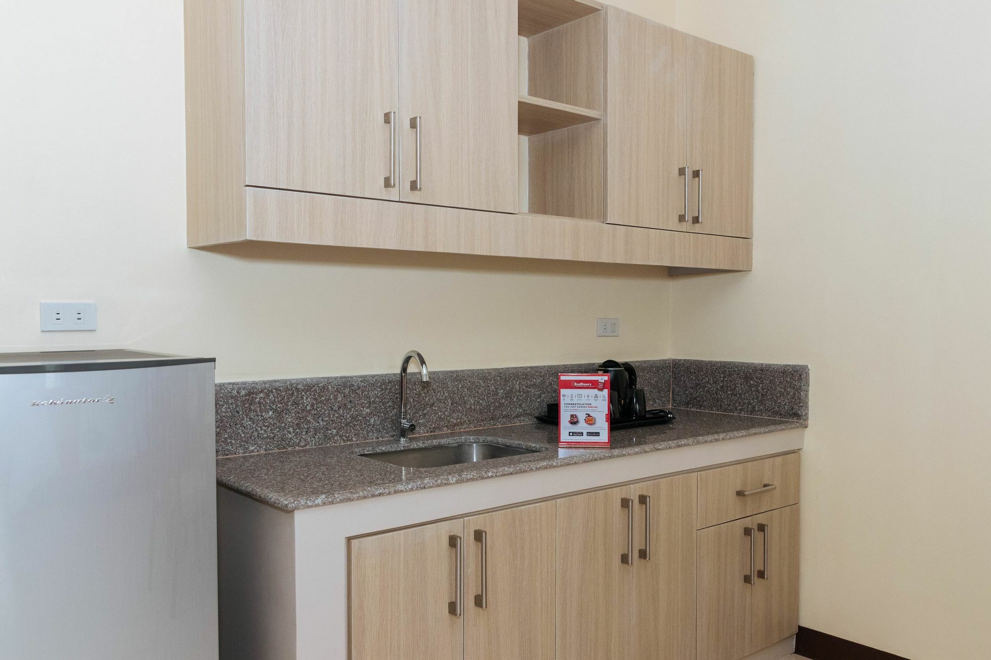 Готель Reddoorz Premium @ Sampaloc Makati Makati City Екстер'єр фото
