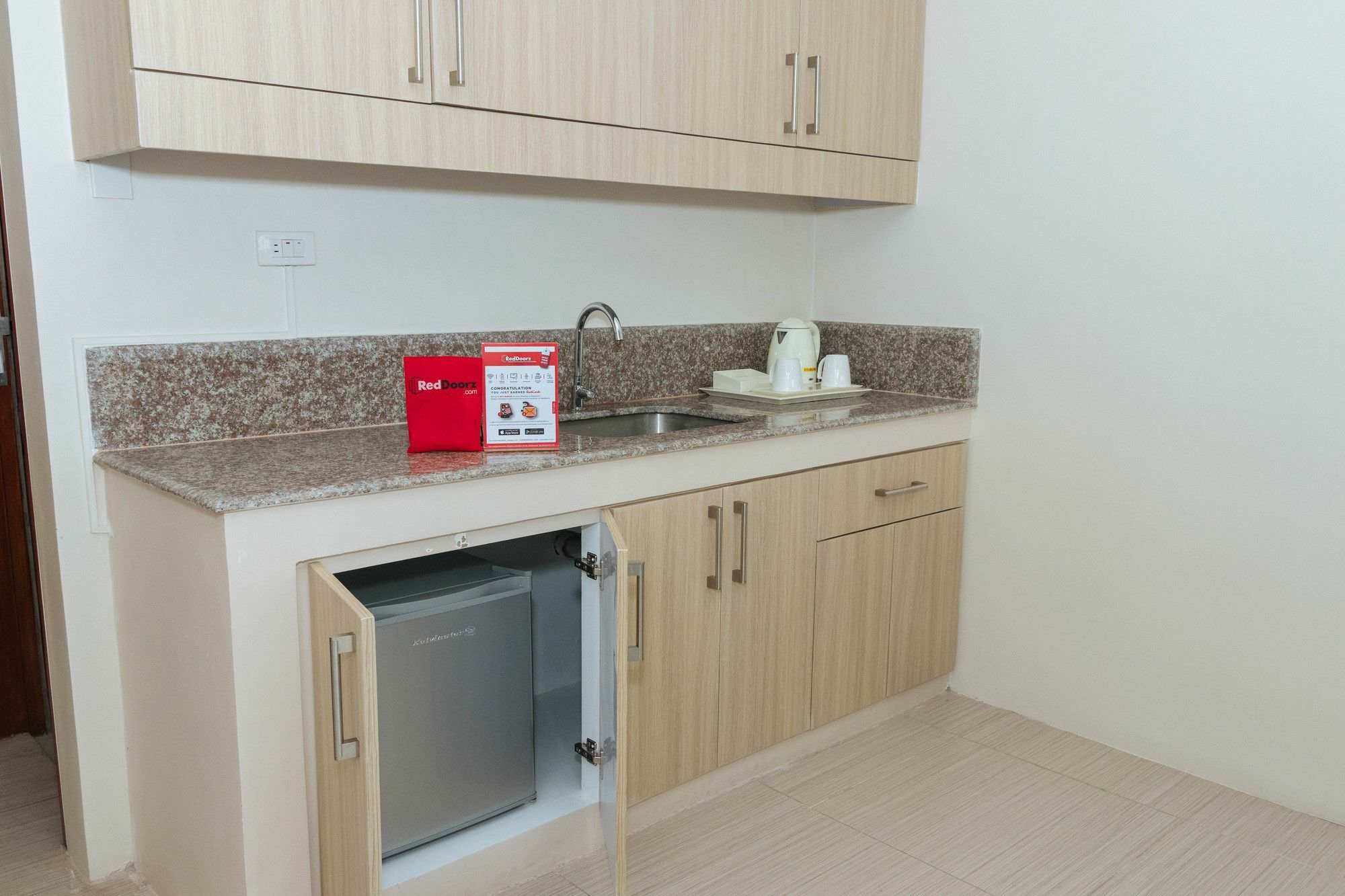 Готель Reddoorz Premium @ Sampaloc Makati Makati City Екстер'єр фото