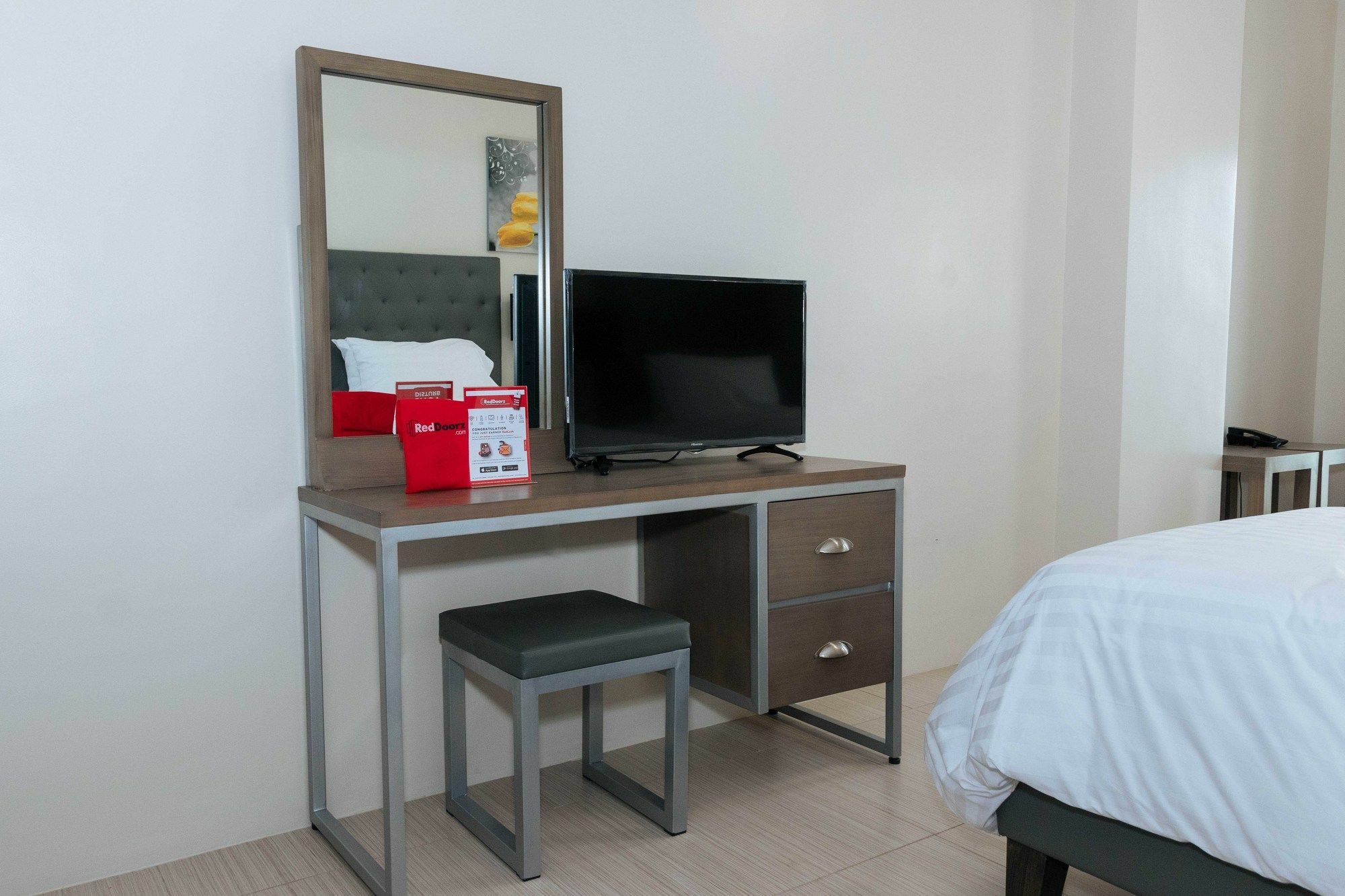 Готель Reddoorz Premium @ Sampaloc Makati Makati City Екстер'єр фото