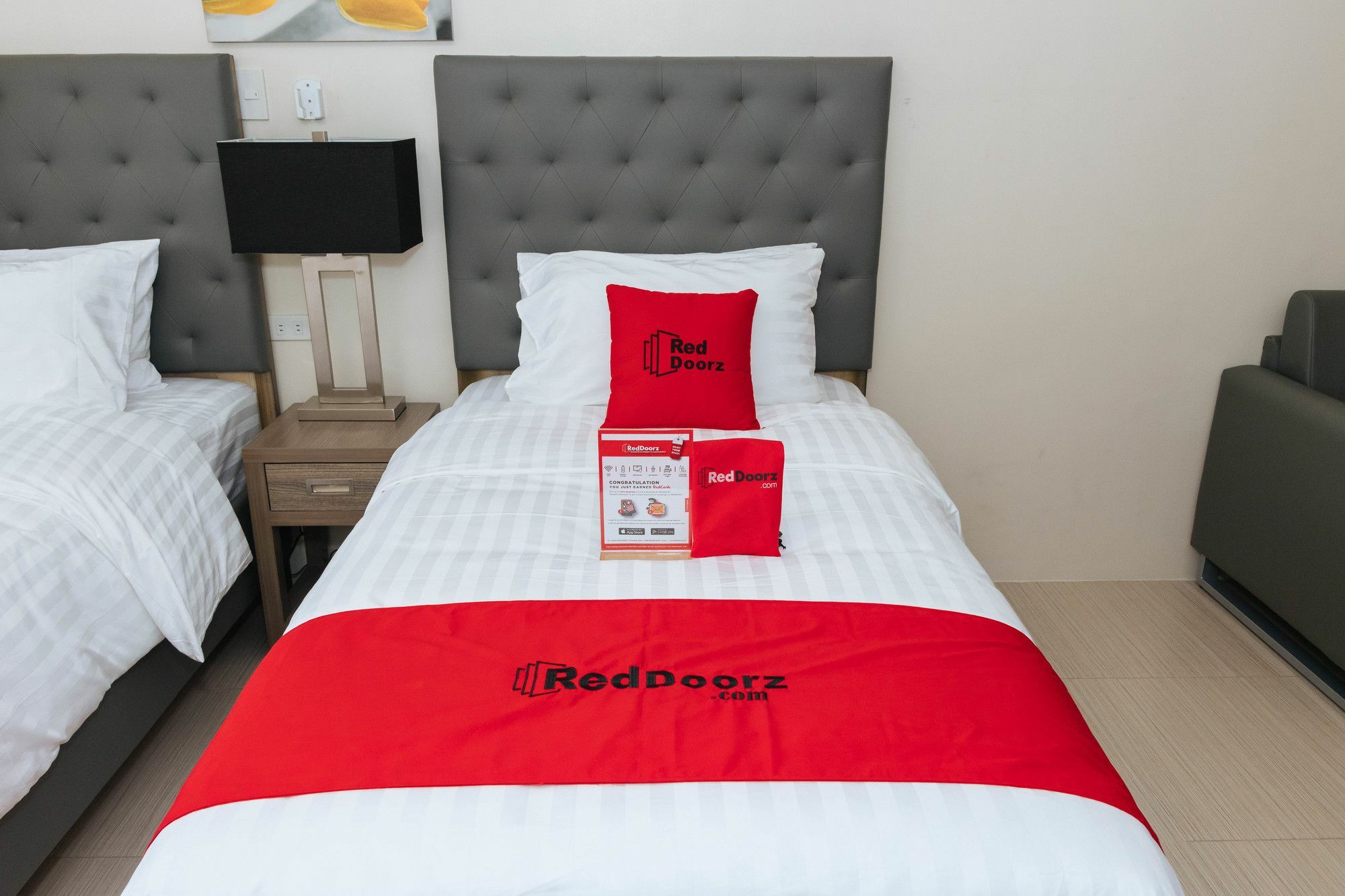 Готель Reddoorz Premium @ Sampaloc Makati Makati City Екстер'єр фото