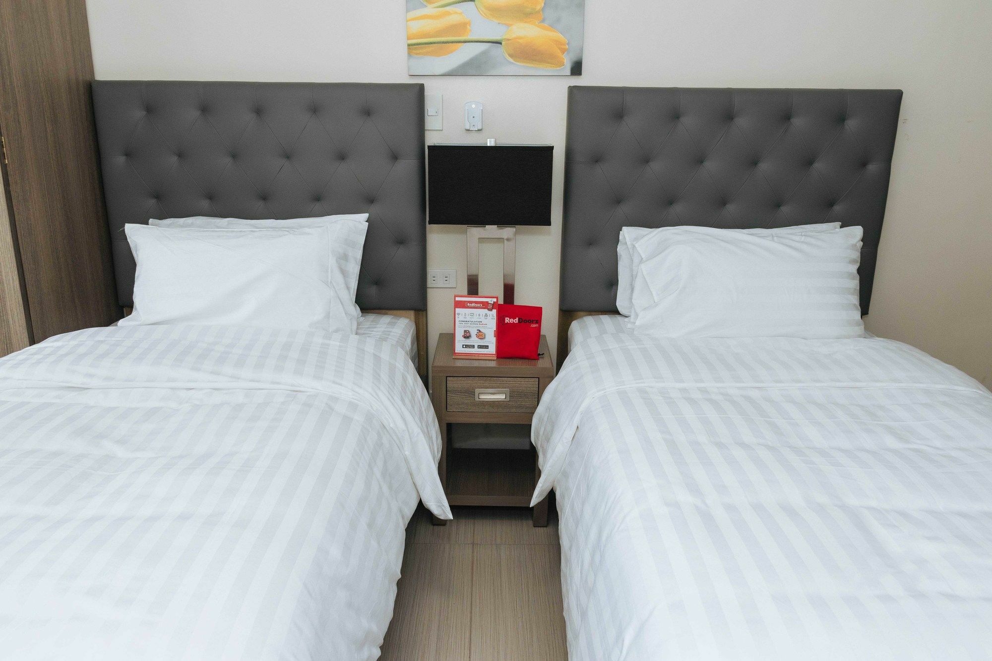 Готель Reddoorz Premium @ Sampaloc Makati Makati City Екстер'єр фото