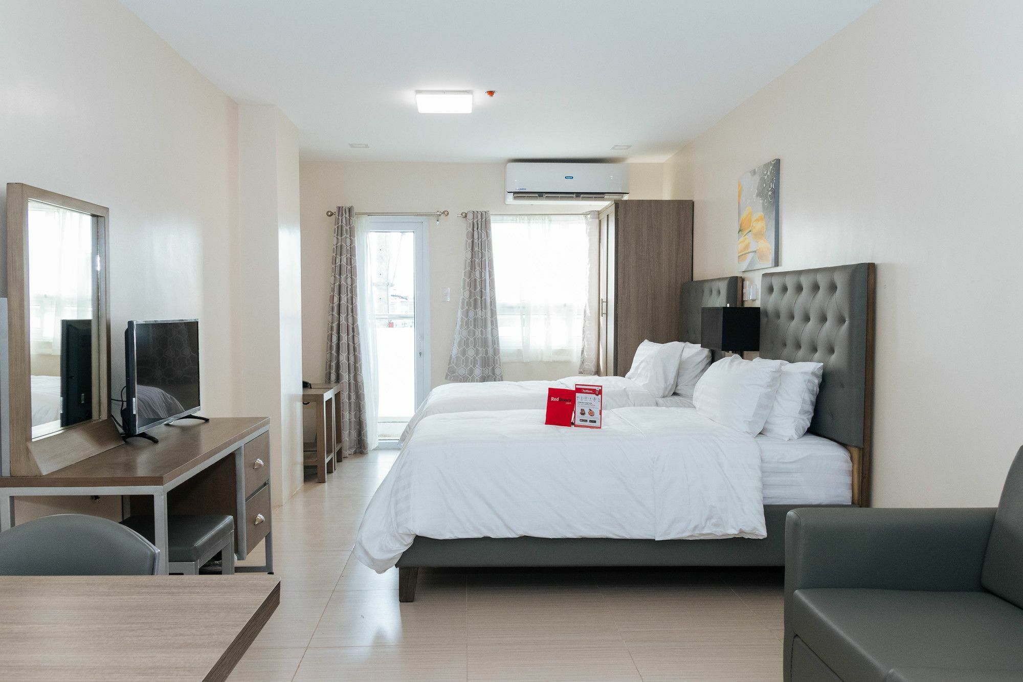 Готель Reddoorz Premium @ Sampaloc Makati Makati City Екстер'єр фото