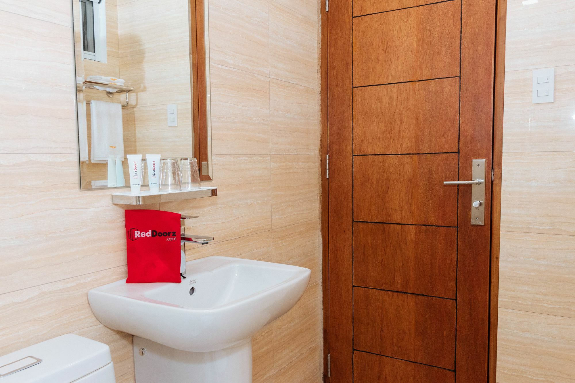 Готель Reddoorz Premium @ Sampaloc Makati Makati City Екстер'єр фото