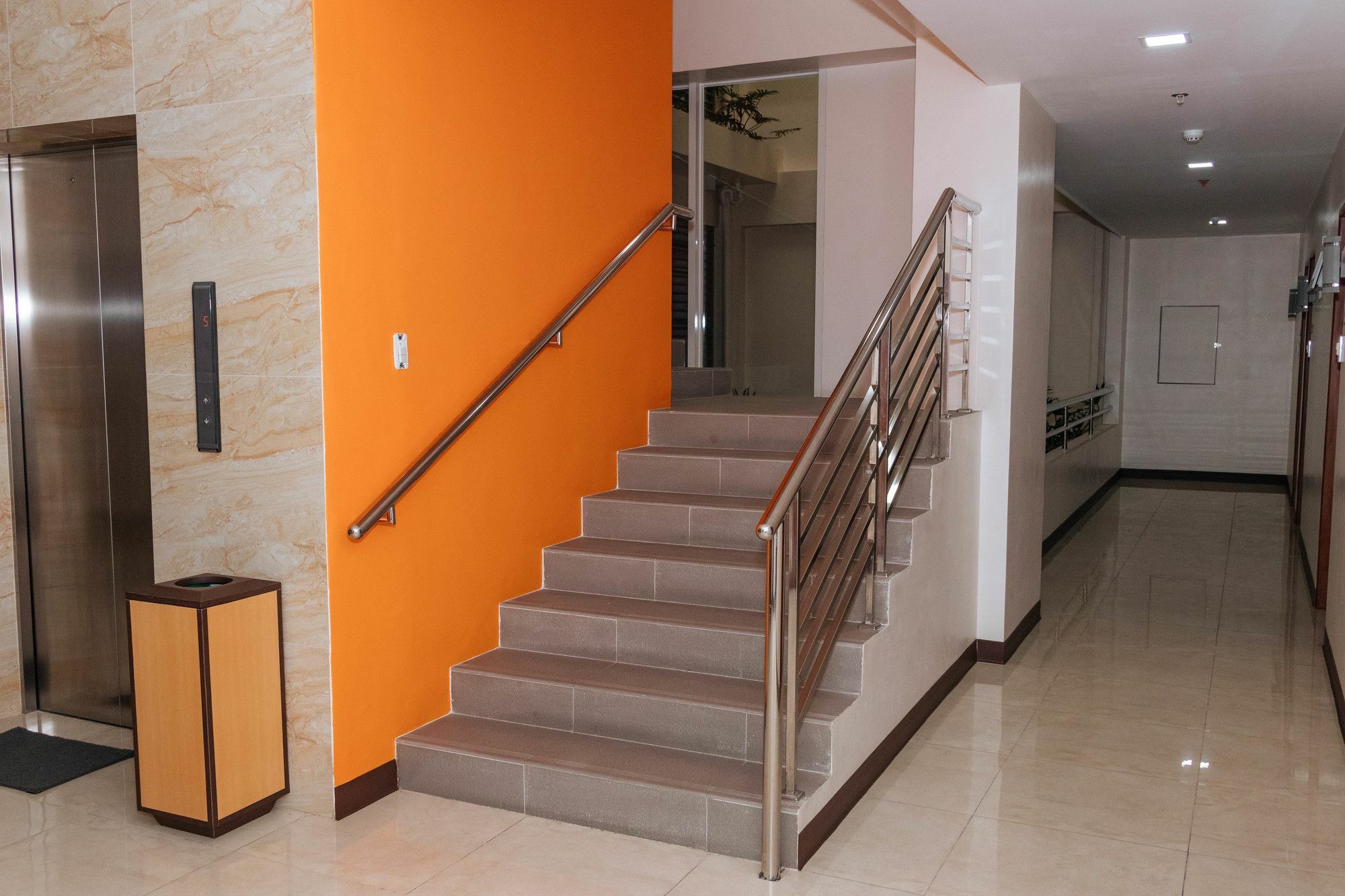 Готель Reddoorz Premium @ Sampaloc Makati Makati City Екстер'єр фото
