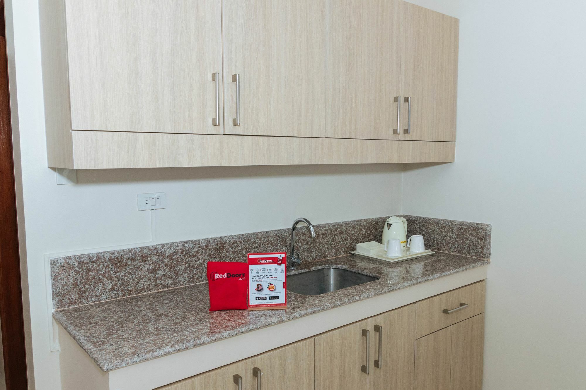 Готель Reddoorz Premium @ Sampaloc Makati Makati City Екстер'єр фото